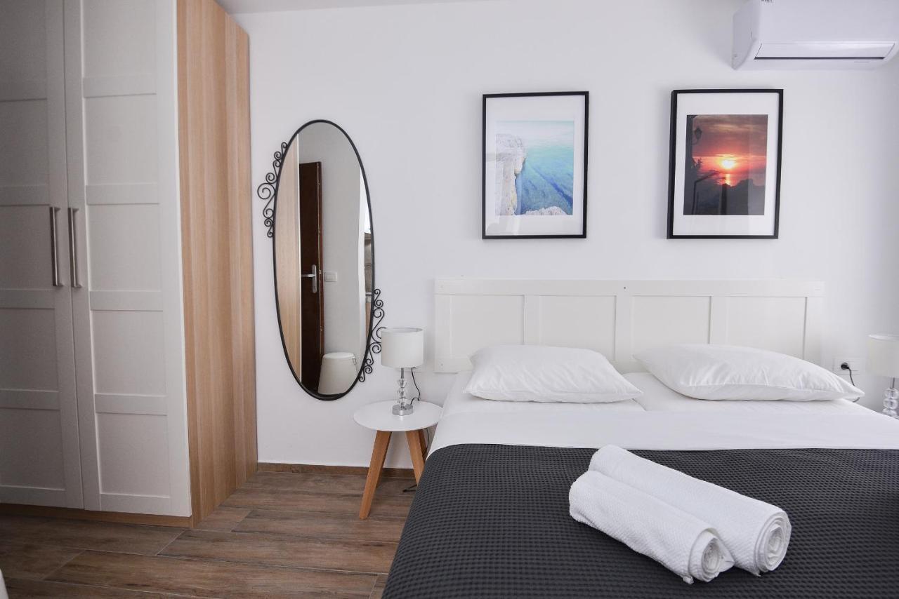 Old Town Inn Pula Ngoại thất bức ảnh