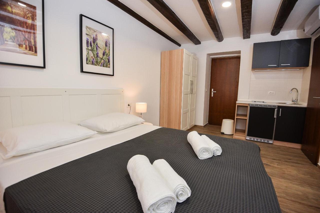 Old Town Inn Pula Ngoại thất bức ảnh