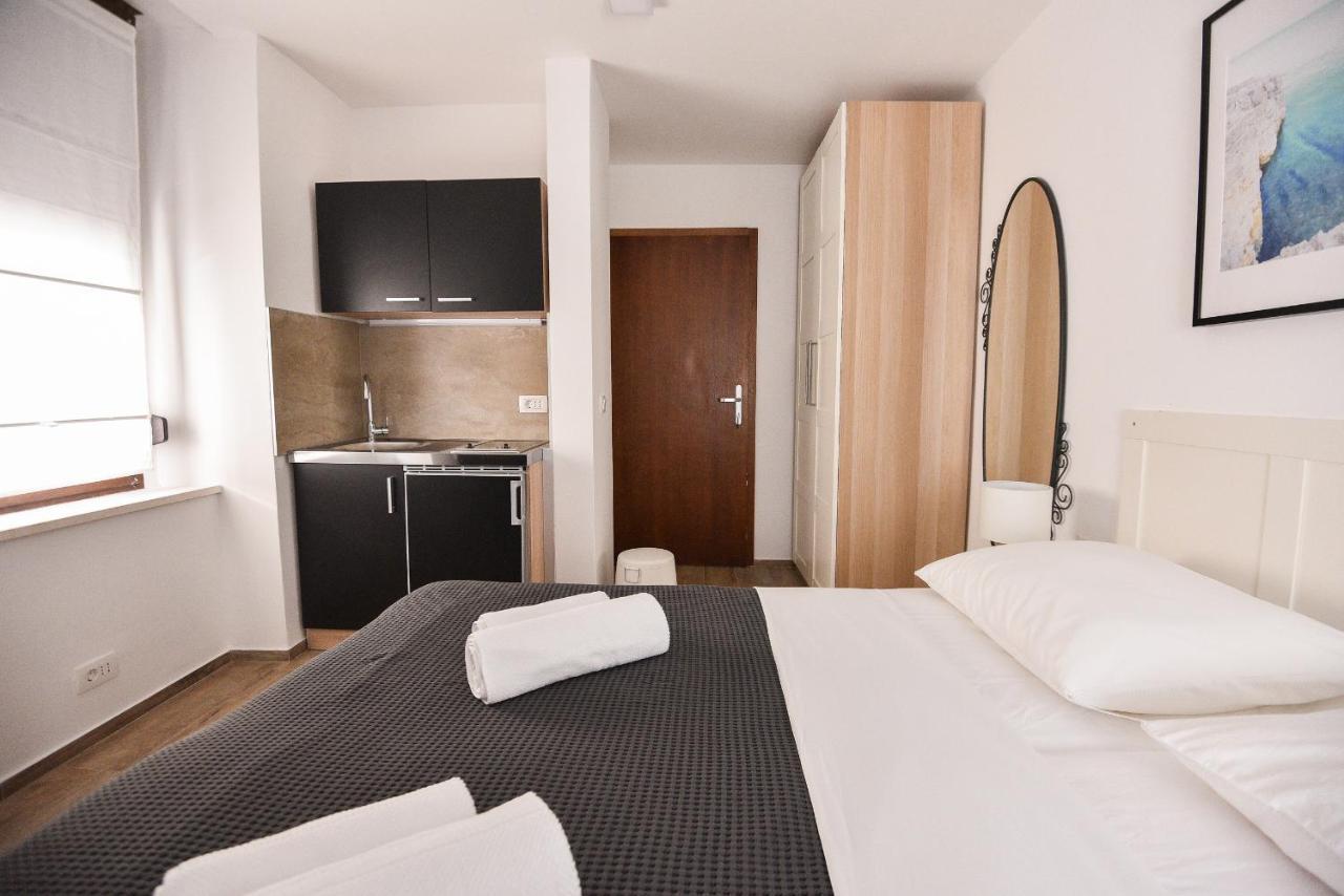 Old Town Inn Pula Ngoại thất bức ảnh