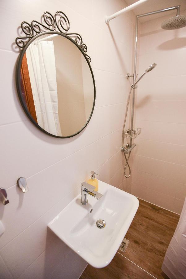 Old Town Inn Pula Ngoại thất bức ảnh