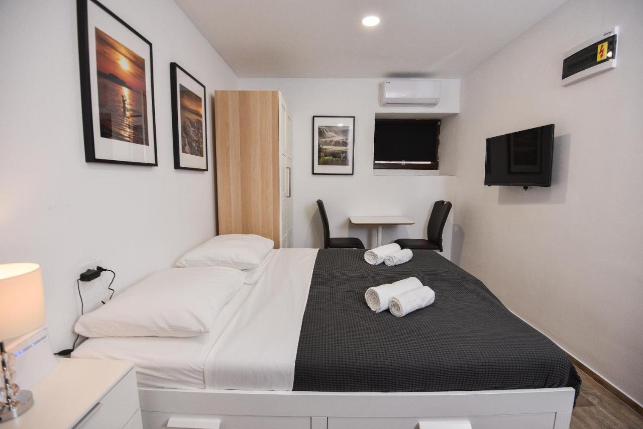 Old Town Inn Pula Ngoại thất bức ảnh