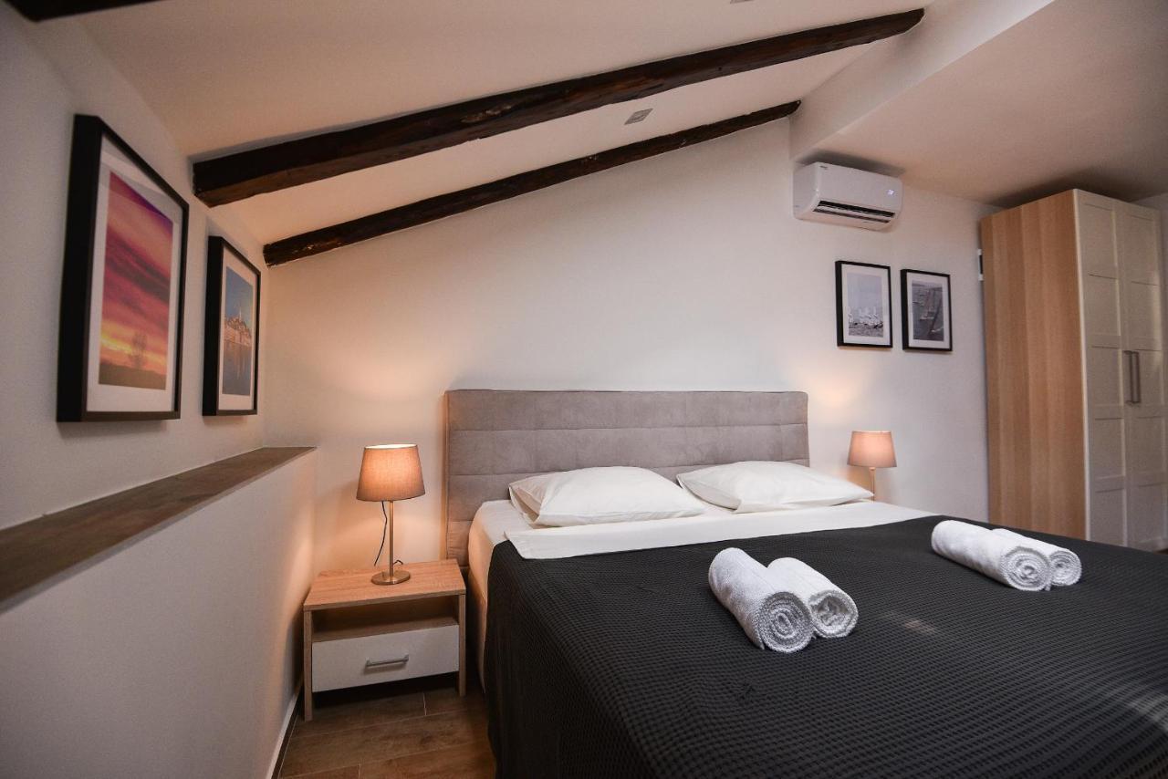 Old Town Inn Pula Ngoại thất bức ảnh